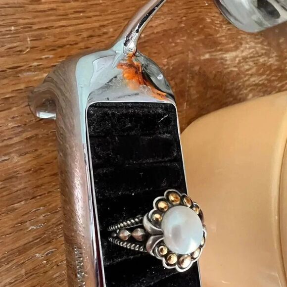 EUC Silver, Gold and Pearl Size 7 Flower Ring - Picture 5 of 6